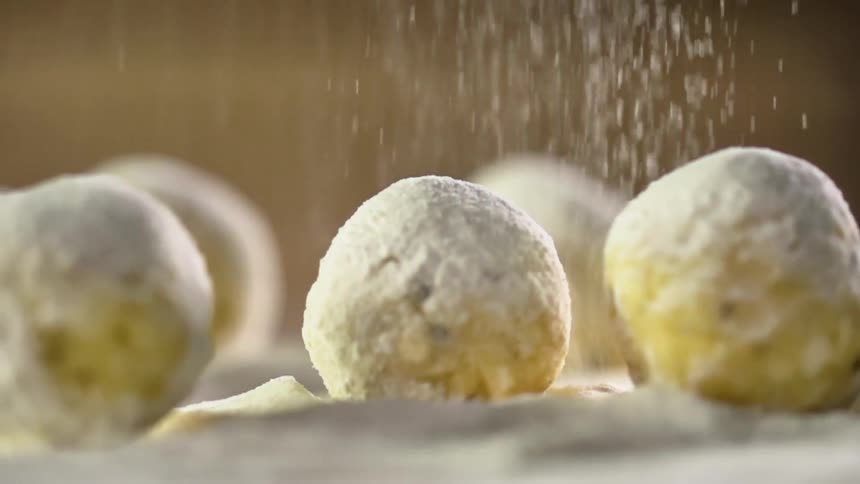 Powdered sugar falling on ball pastries