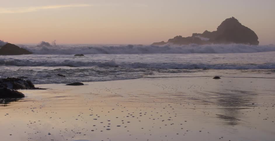 Waves crashing in to the shore
