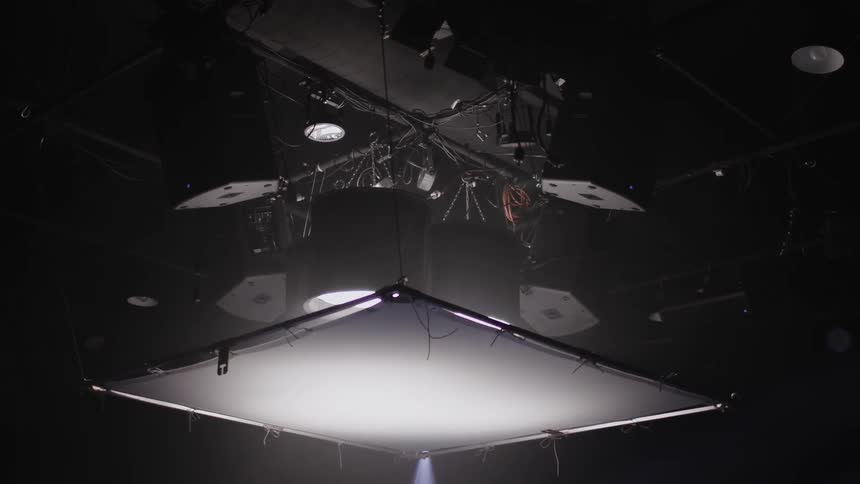 A light hanging from the ceiling pulses