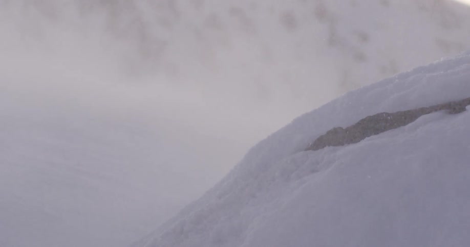 Windblown snow rages