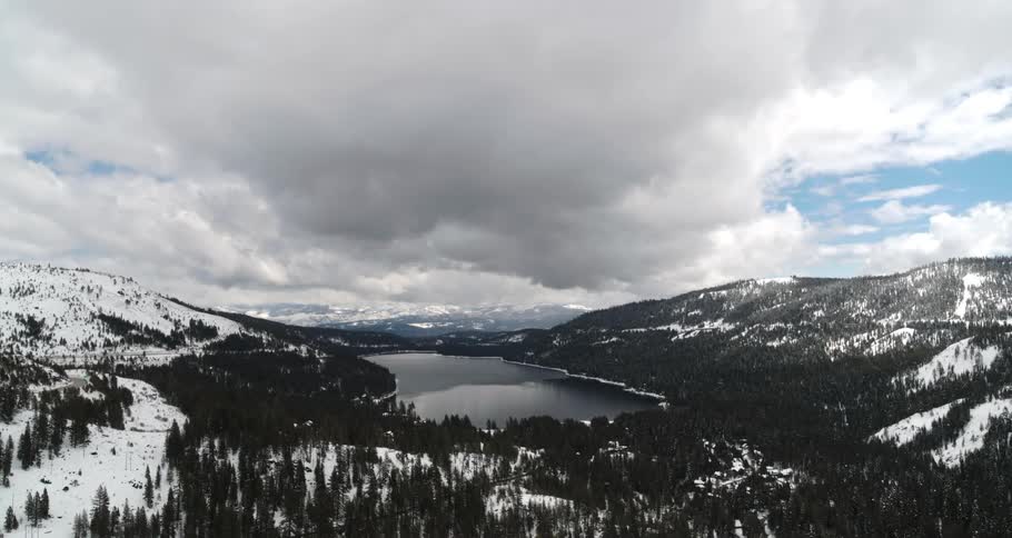 The mountains are covered with snow on a cloudy day