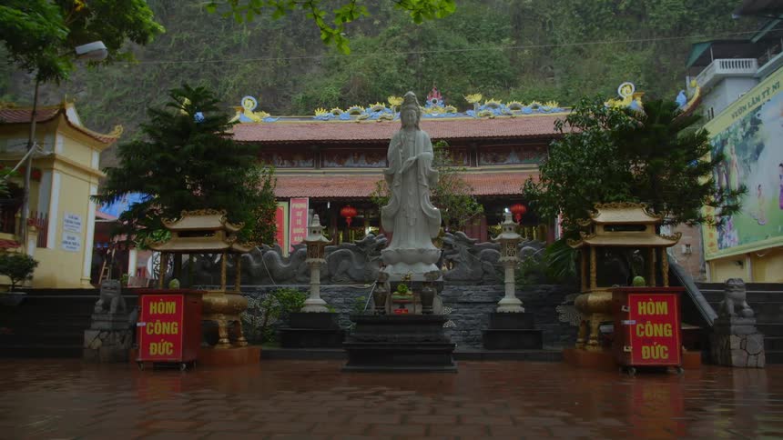 Statues in front of a building