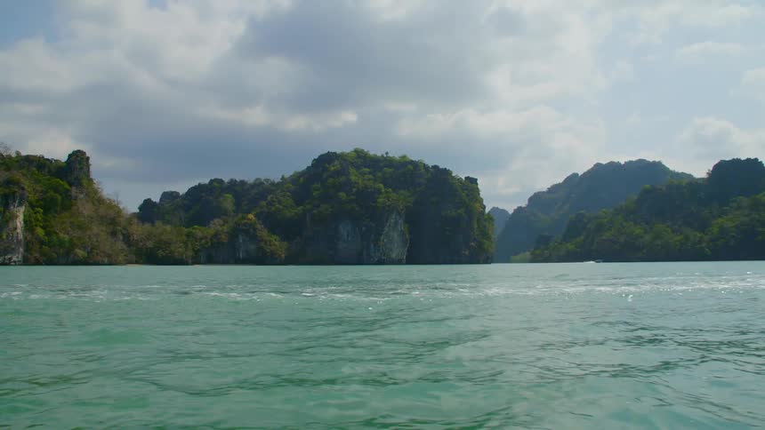 Ocean waves are moving in the water
