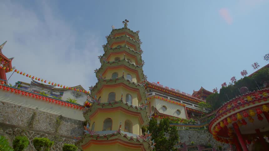 Buildings with plants and trees with the sky and clouds above