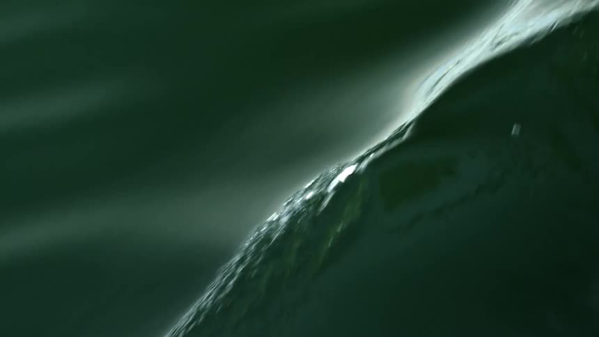 Liquid moves with a wave in the middle