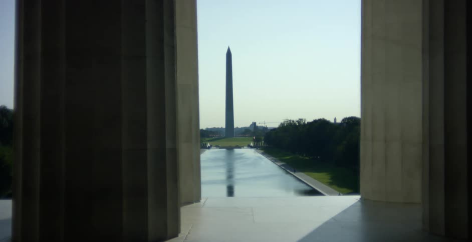 The Lincoln memorial reflecting pool and Washington monument on a sunny day