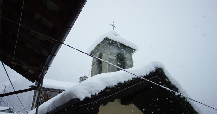 The snow is slowly falling on the church