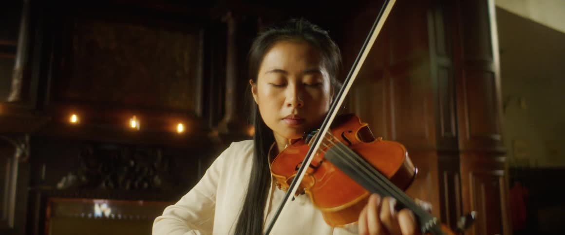 A young woman playing the violin