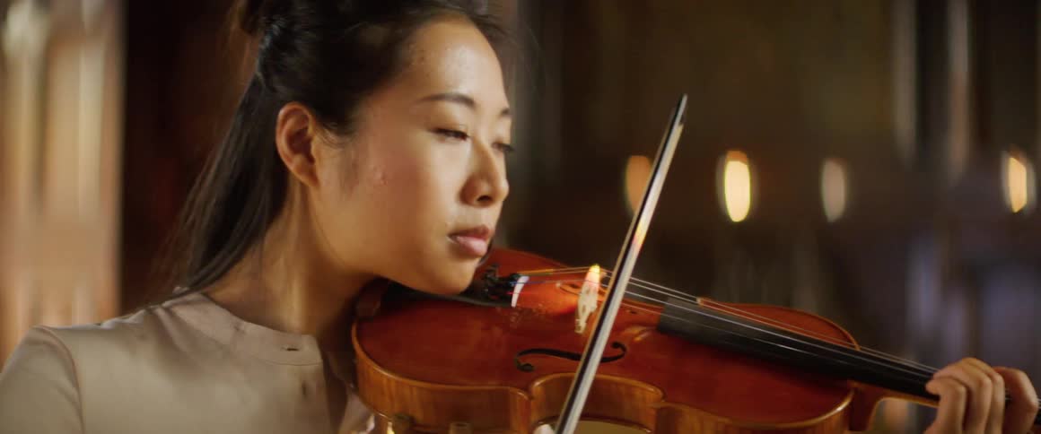 A young woman playing the violin