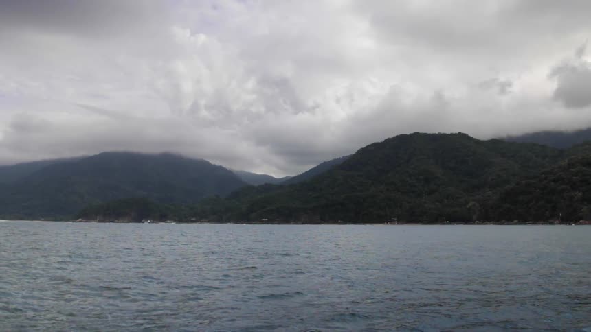 Ocean water is moving fast during the day