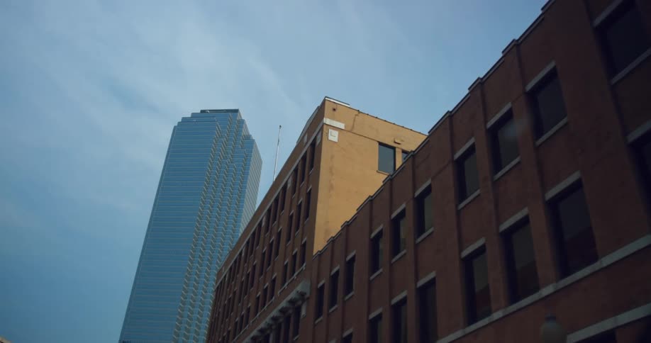 Tall skyscraper in the middle of a city