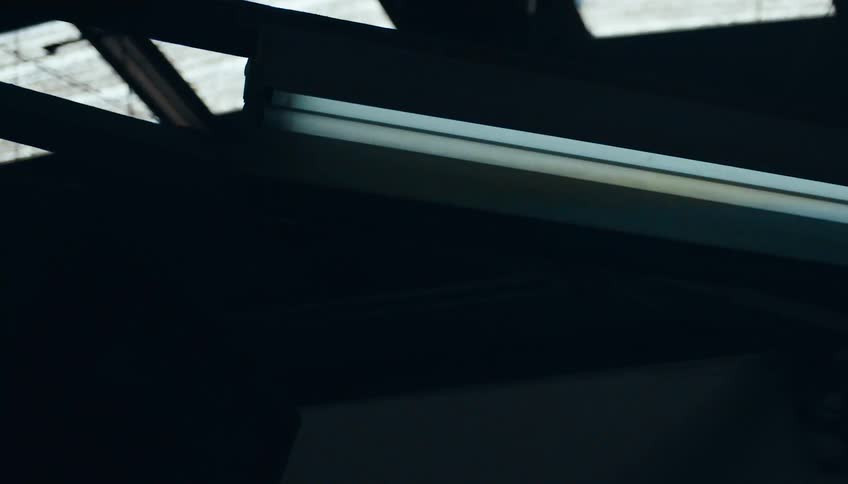 Broken light flashing