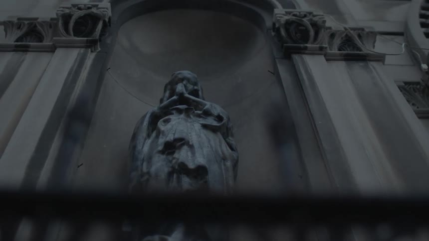 Statue of a woman in the arch of a building