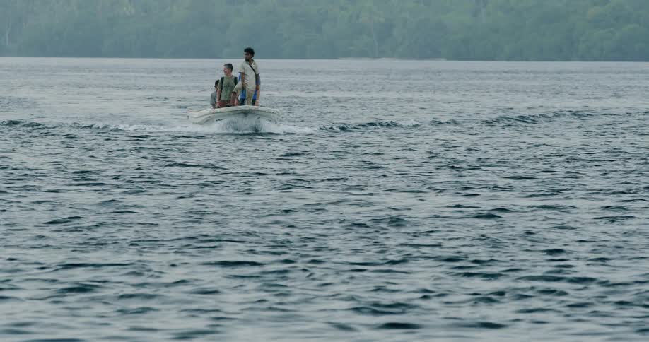 Two people are on a boat on the lake