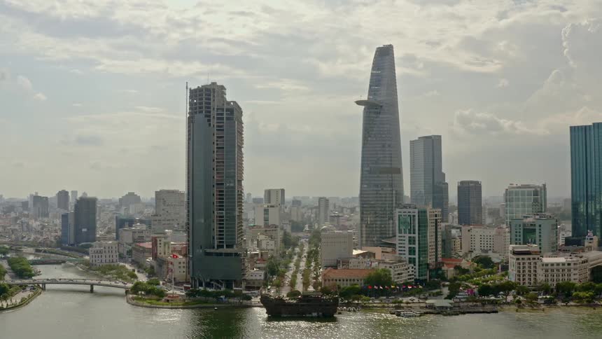 Ocean side metropolitan skyline with busy streets down below in daytime