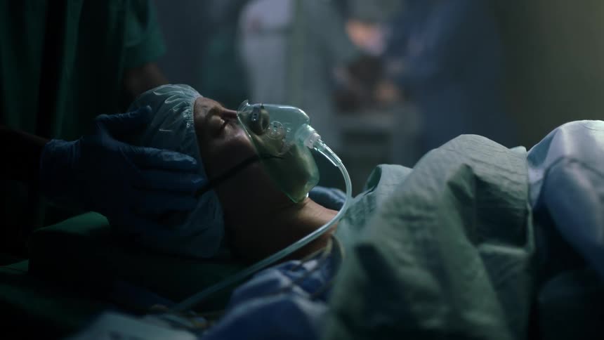 Patient in a hospital using a ventilator