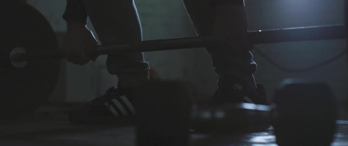 A man is lifting weights in a gym