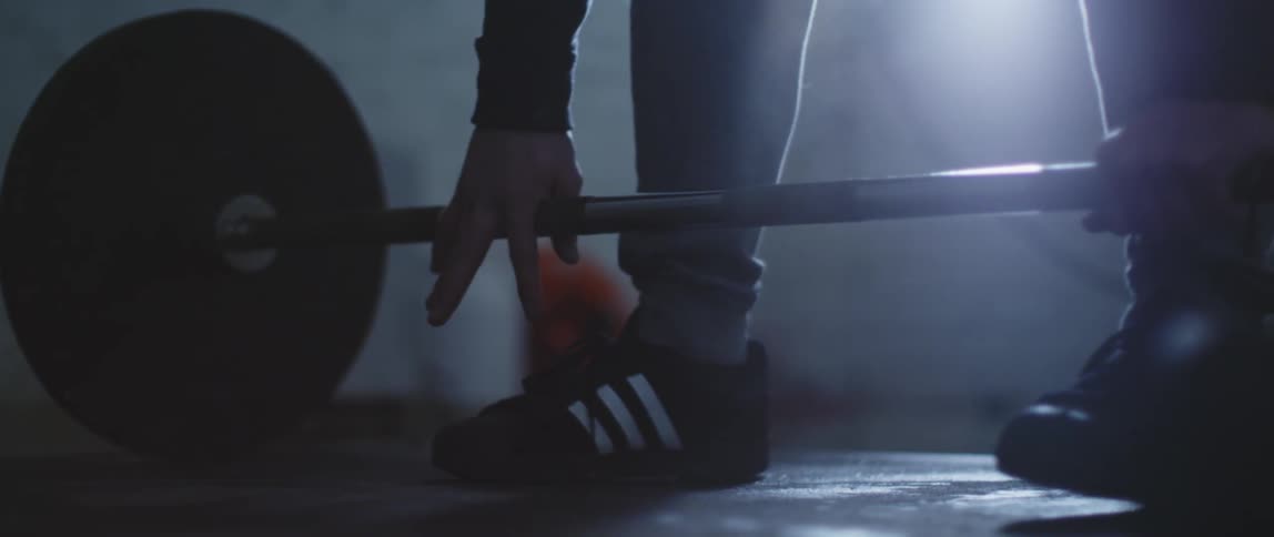 A man is lifting weights in a gym