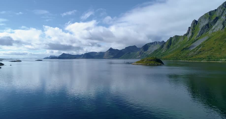 Landscape view of a lake with cliffs on the shore