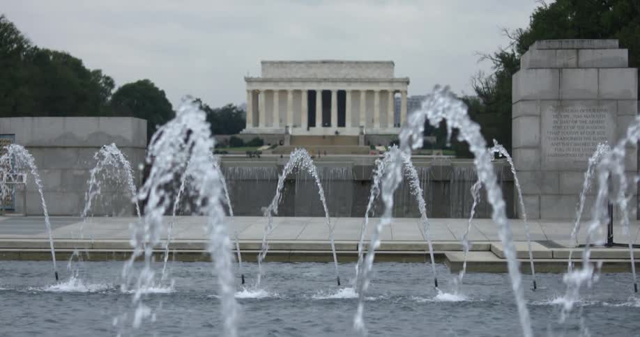 Fountain pouring water in front of the lincoln memorial in washington dc