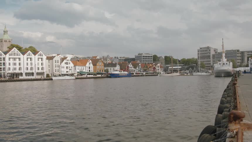 View of a lake before a city on a cloudy day
