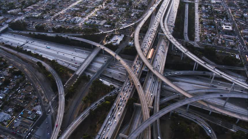 Vehicles and heavy traffic over the intersection of a highway in the city