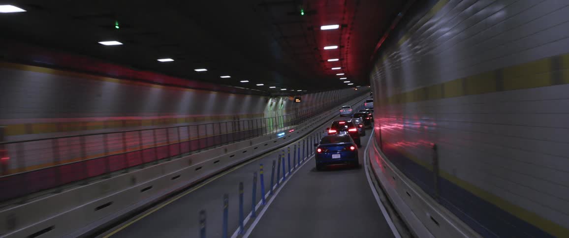 Slow traffic of vehicles driving inside a tunnel