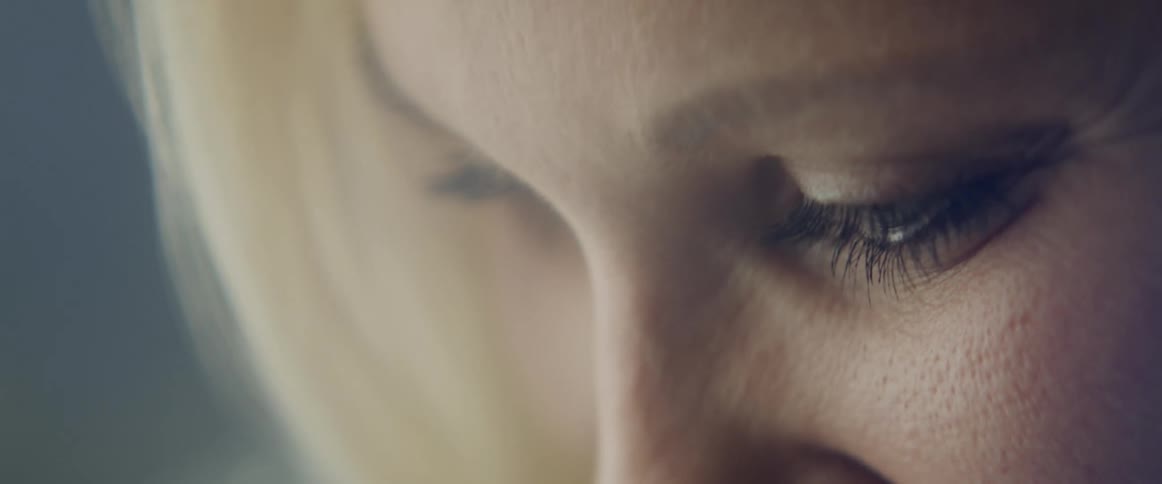 Close up of a womans face with blonde hair