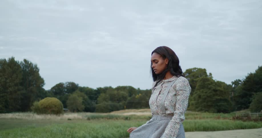 Woman posing for a photo shoot in the middle of a park or garden