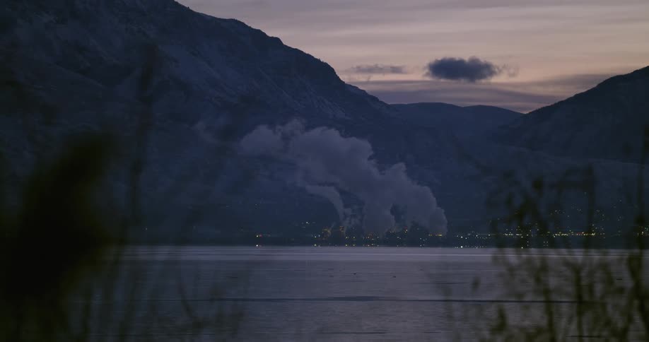 The town sits at the edge of the mountain