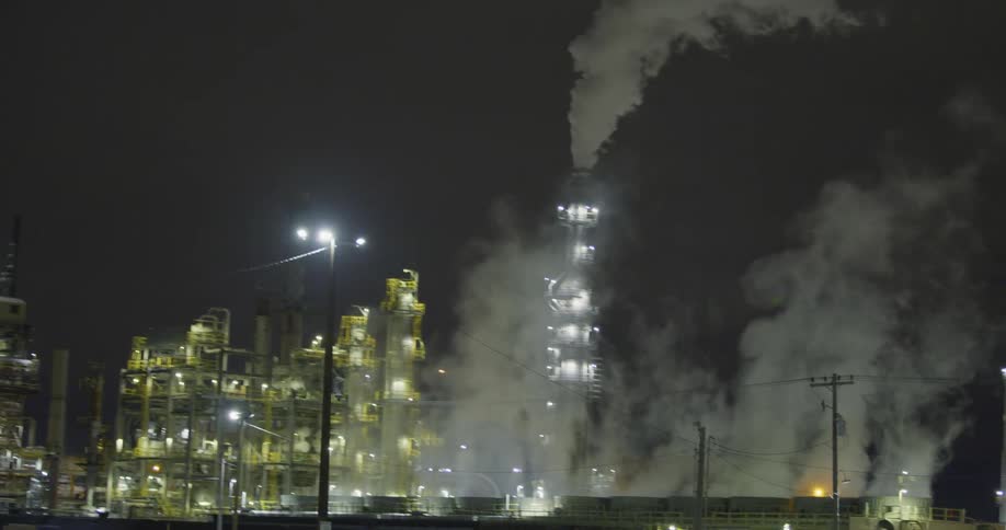A panning shot of an oil refinery