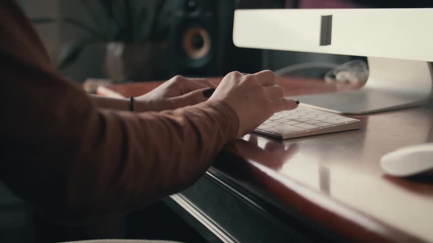 A person that is typing on a computer in an office