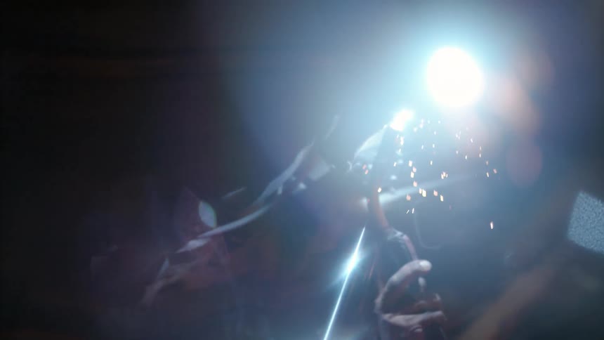 Sparked falling off a welding apparatus
