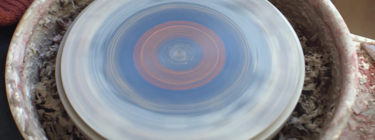 A rotating red and blue circle