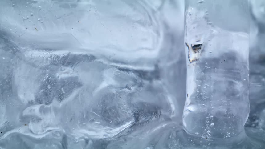 Water moves under a thick layer of ice