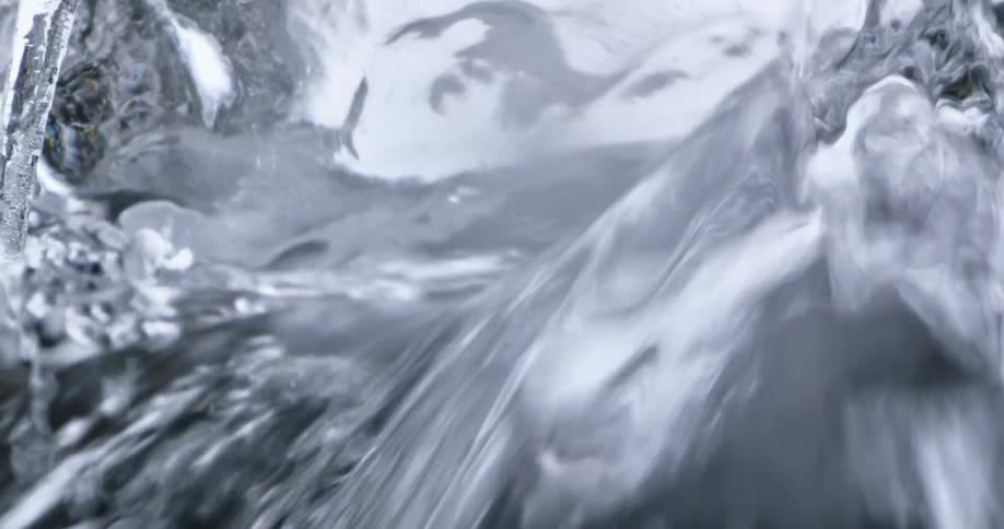 The water flows over the ice