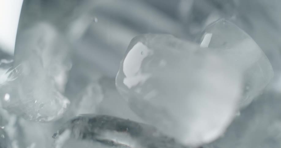 Ice cubes bounce in the glass