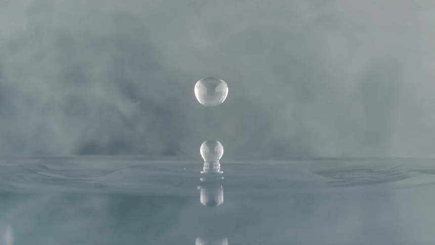 Droplets fall into water and cause ripples on the surface