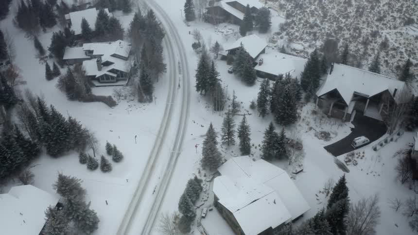 A vehicle pulls into the driveway by the house