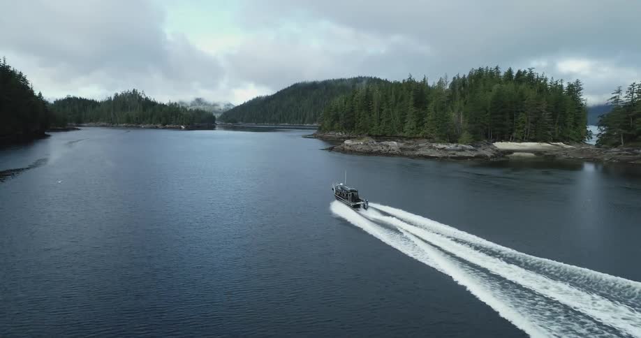 A boat is driving on the ocean in spring