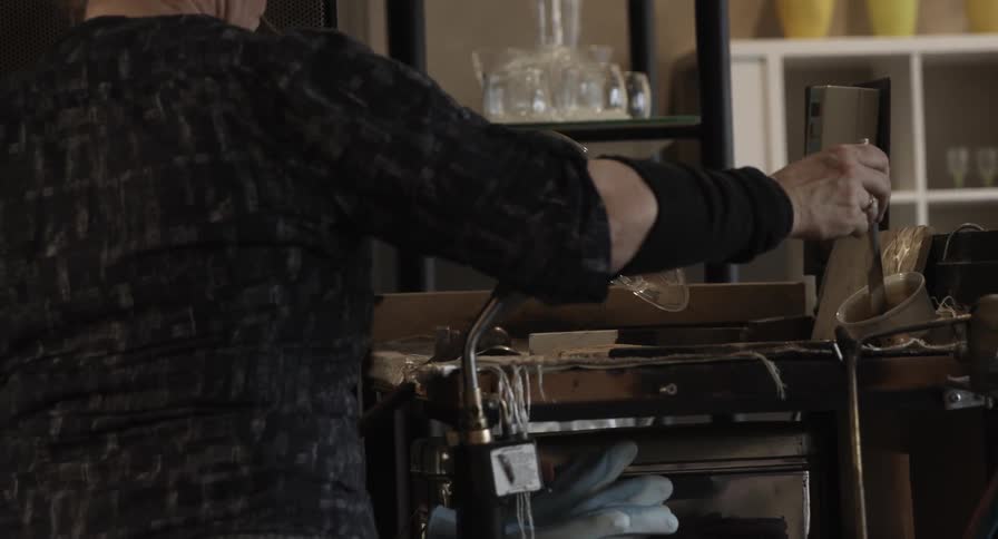 A woman removing a glass plate from the rod