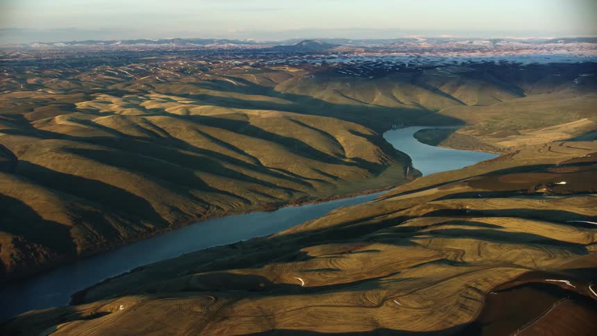 Looking east up the Lower Snake River valley as it flows through four impoundments in Eastern Washington State