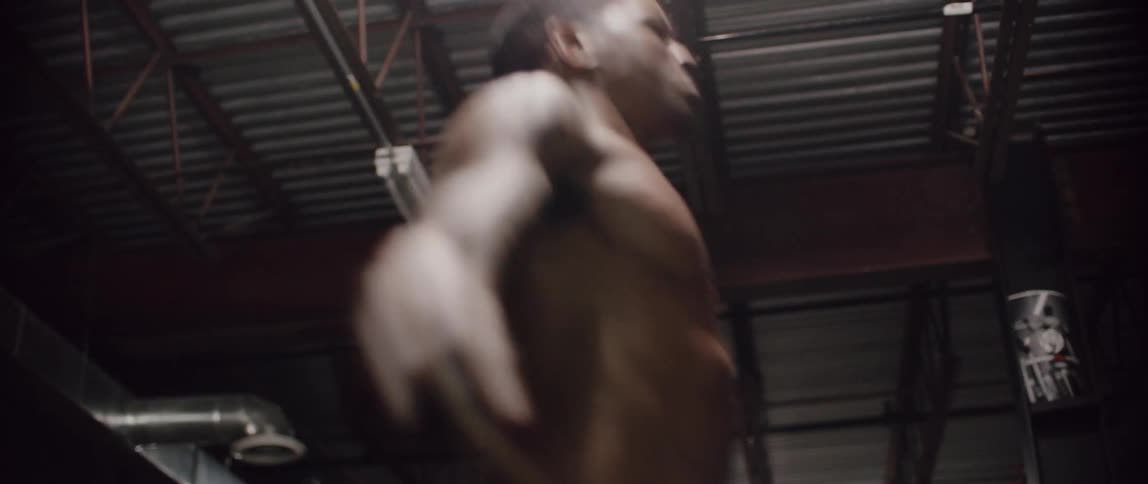 A man is jumping rope in the gym