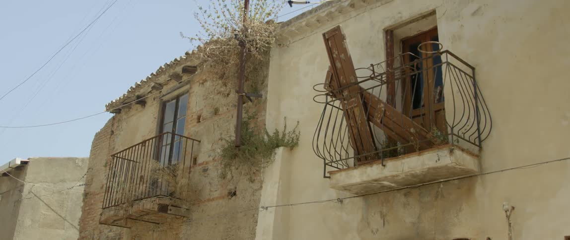 A building has small balconies on the windows
