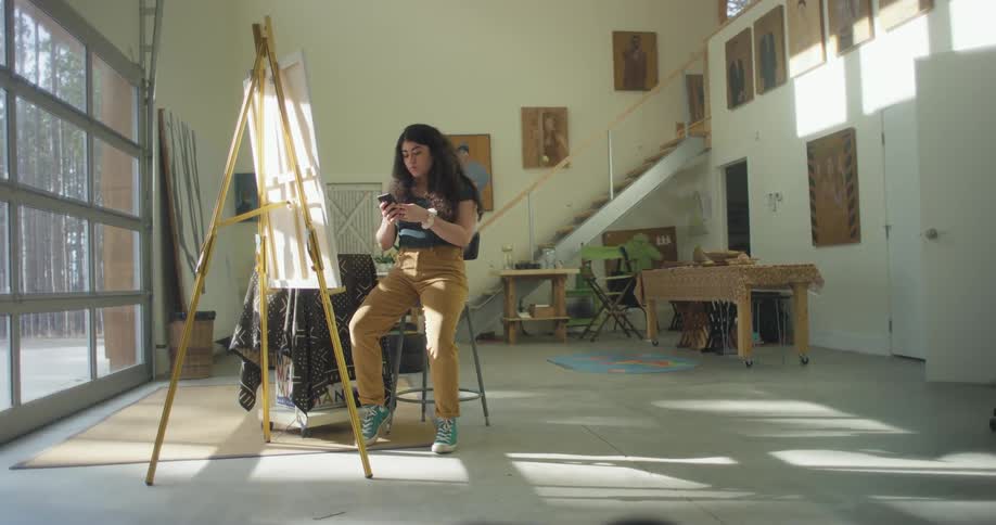 A woman getting ready to paint in a studio