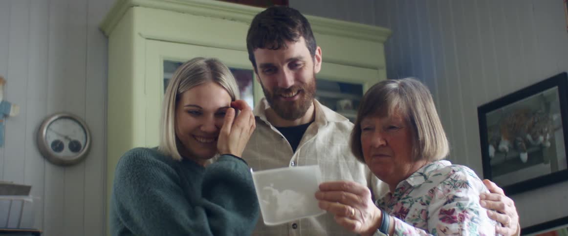 Couple shares ultrasound picture with grandmother to be