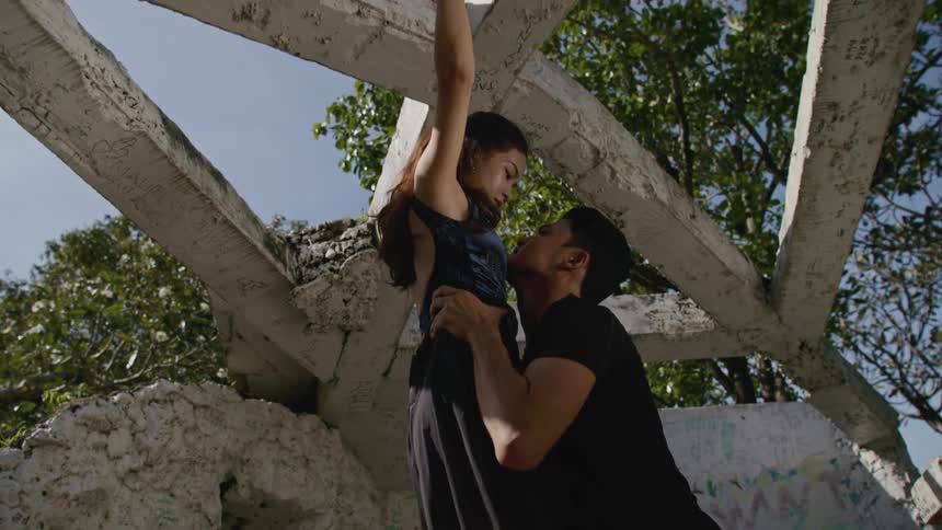 Male ballet dancer lifting a female dancer outside
