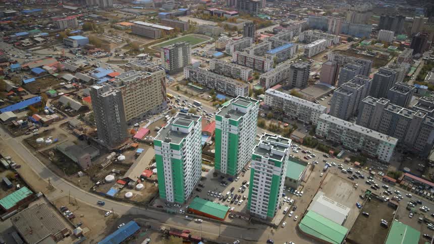 A section of a metropolis during the day