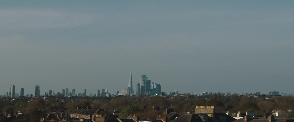 Calm neighborhood close to the citys downtown skyline