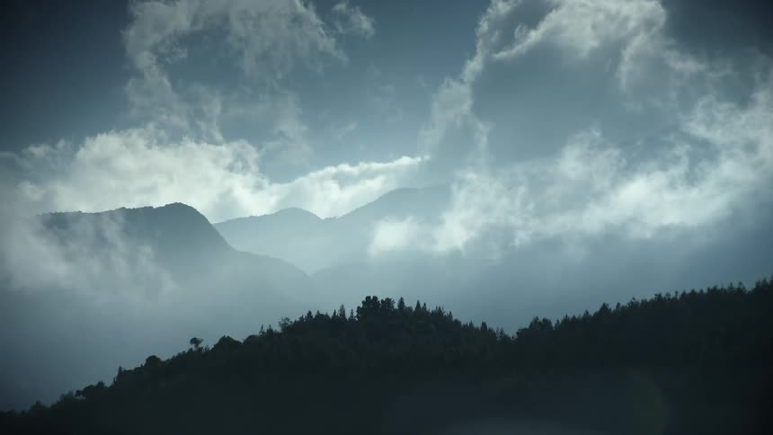 Clouds movning over the forest in a mountan range